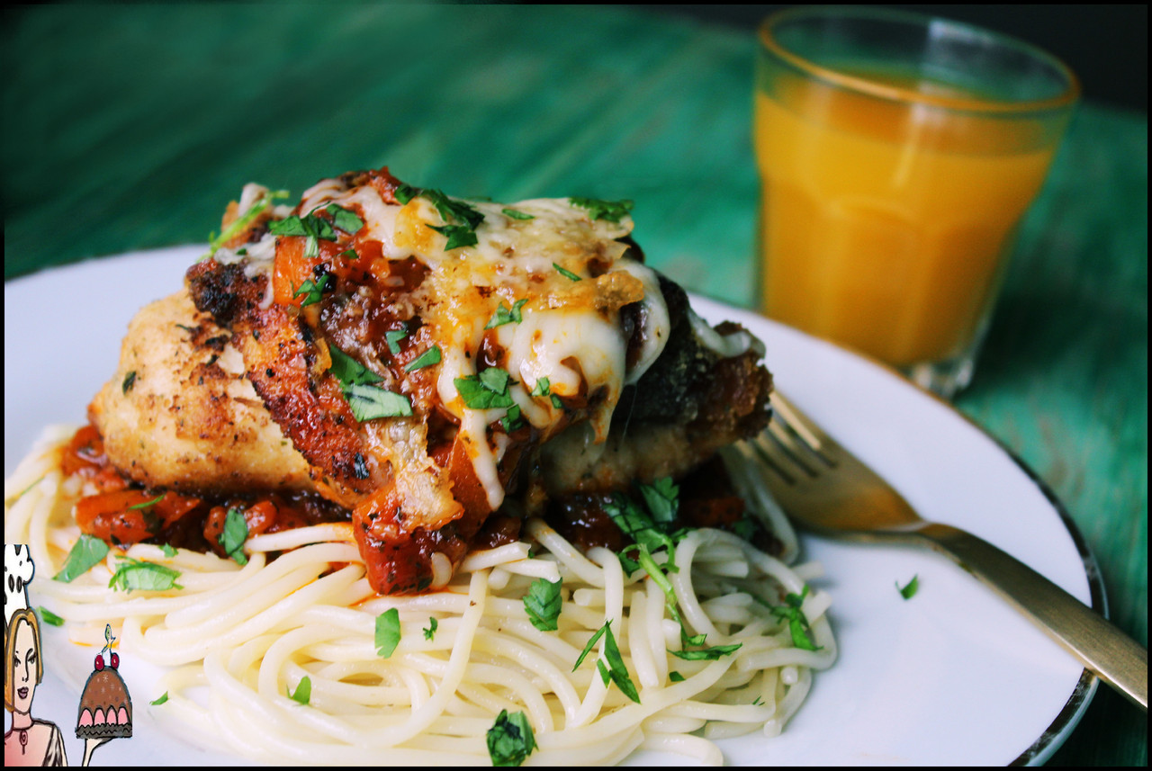 Parmesan de peito de frango recheado Parmesan de peito de frango recheado